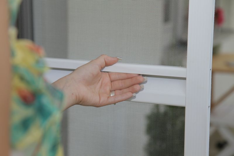 Insektenschutz-Tür für Balkon und Terrasse - F&E Jalousien / Schwechat